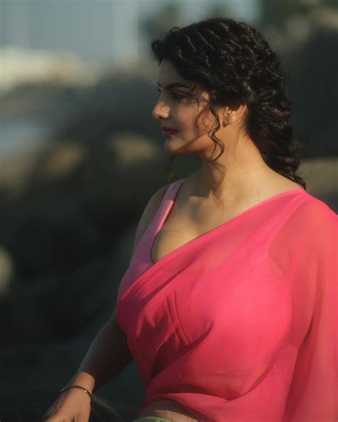 Anveshi Jain Looking Ravishing In Saree - Glam Actress