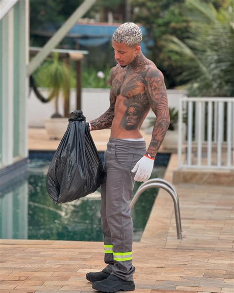 Yuri Nicolau🇧🇷 | Dia de festa hoje #profissaodocoro @n1.influencer