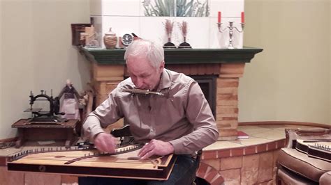 Cītarkokle, cimbole, trīsstīgu base skanēs seno instrumentu spēlmaņu ...