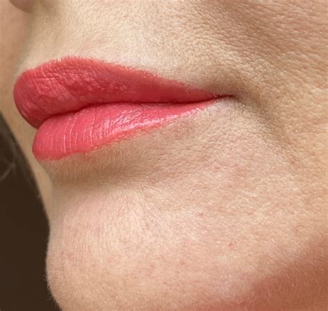 Кораллово-розовая помада Dior Ultra Rouge в оттенке 555 | Отзыв от ...