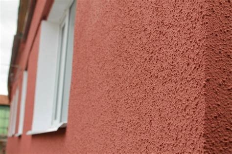 Фасадная краска для наружных работ по штукатурке: виды, нанесение