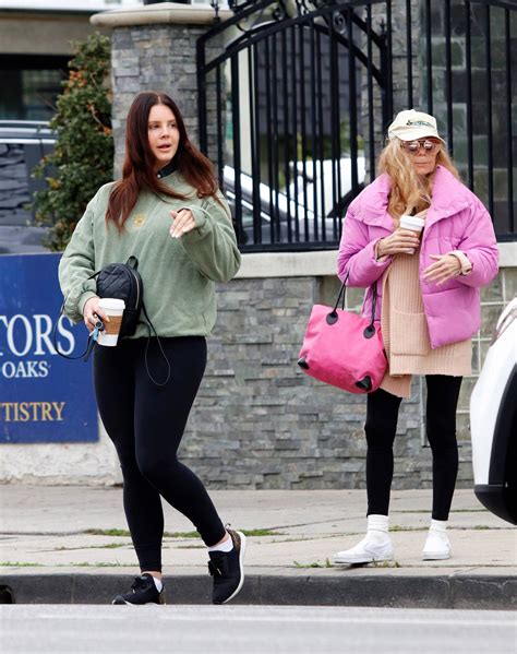 Lana Del Rey – Seen with her mother in Los Angeles-05 – GotCeleb