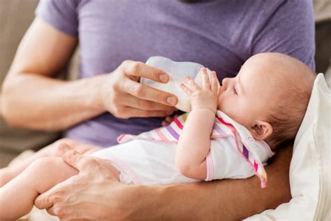 How to Get Your Breastfed Baby to Take a Bottle (And What to Do When ...