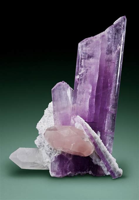 Кунцит, морганит, кварц Minerals Crystals Rocks, Fine Minerals ...
