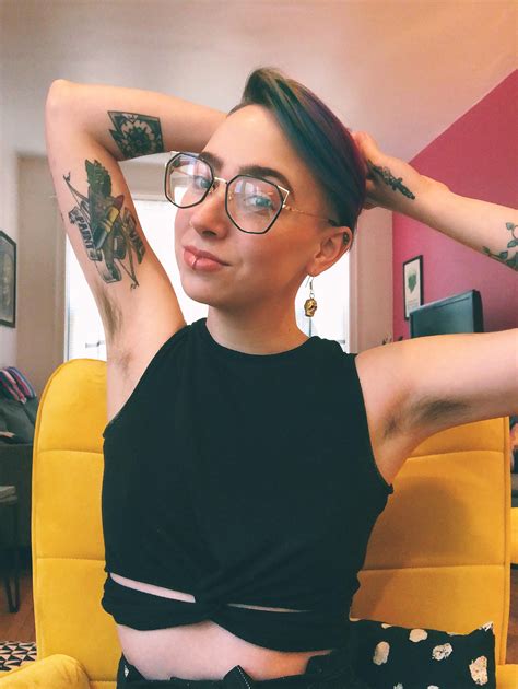 Zoom meeting spot Ft. glasses glare 👎 : r/dykesgonemild