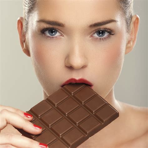 30 Women Who Are In An Intimate Relationship With Chocolate (PHOTOS ...