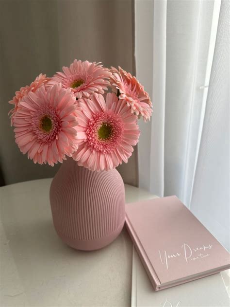 Розовые герберы | Flower arrangements simple, Flower therapy, Flower shower