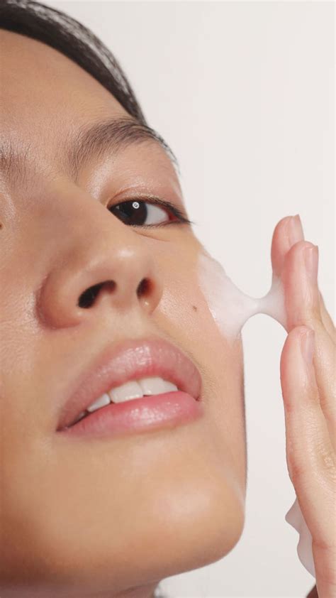 Facial Foam HYDRATE AWAY! Mild Microfoam Cleanser