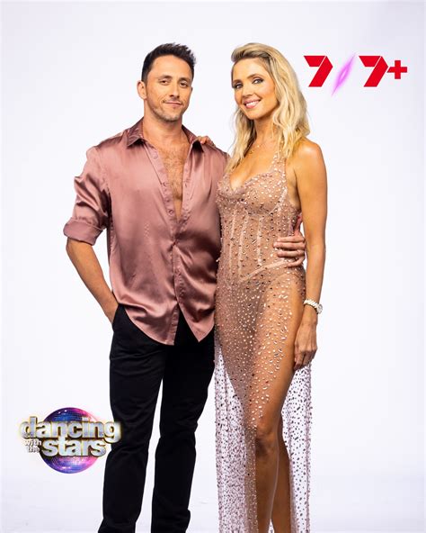 Nikki Osborne | My-knee-phone-home. Tonight, is a double elimination