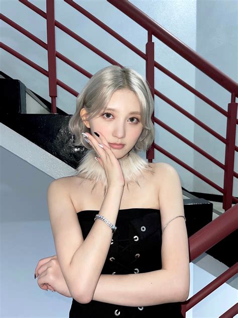 220828 IVE Gaeul Twitter Update | kpopping