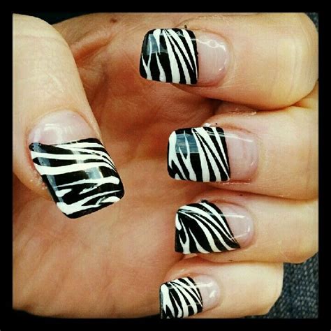 Zebra tip nails