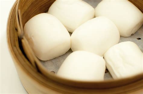 chinese steamed buns eat bread