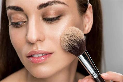 5 Best Color Changing Foundations - Beautygab.com