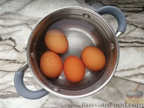 Рецепт: Фаршированные яйца с плавленым сыром и красной рыбой на ...