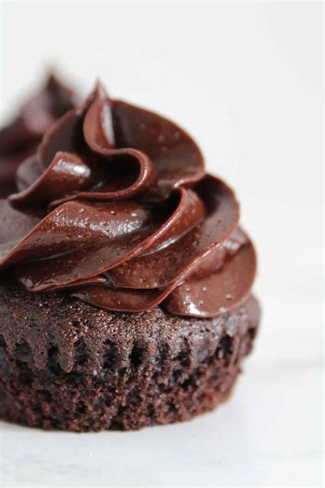 20 Easy Vegan Cupcake Recipes - BakedbyClo | Vegan Dessert Blog