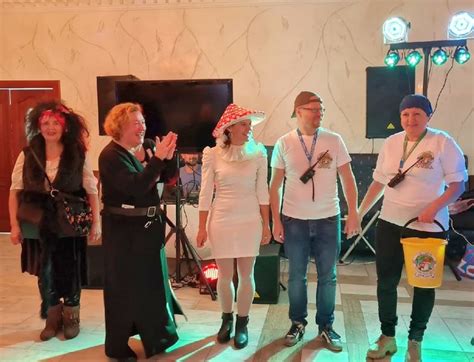Грибники зажгли на закрытии грибного сезона в ресторане