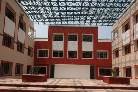 Rajiv Gandhi National Aviation University, Raebareli: Admission, Fees ...