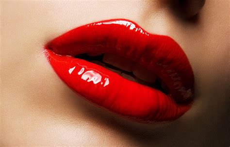 Three Steps to the Perfect Holiday Lip | Sidewalk Hustle
