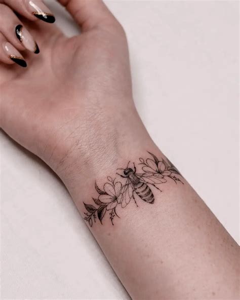 realism bee tattoo 3