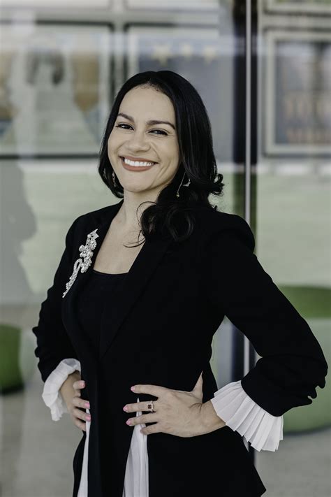 Latinas Leading, LLC Launches Business to Dismantle Career Barriers for