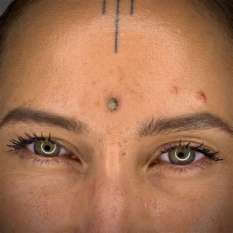 Piercing en Barcelona - Piercer Marta Korrotxano - Family Art Tattoo