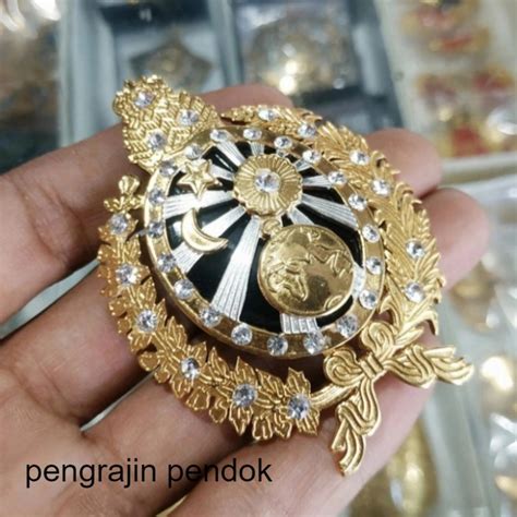 Jual Bros PIN Pakaian Adat Jawa Lambang Keraton Solo PB Mewah Elegan ...
