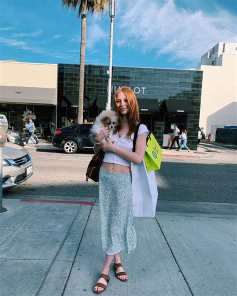 Liliana Mumy's feet