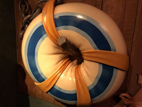 Did not expect to see this gaping butthole at Disneyland. : r