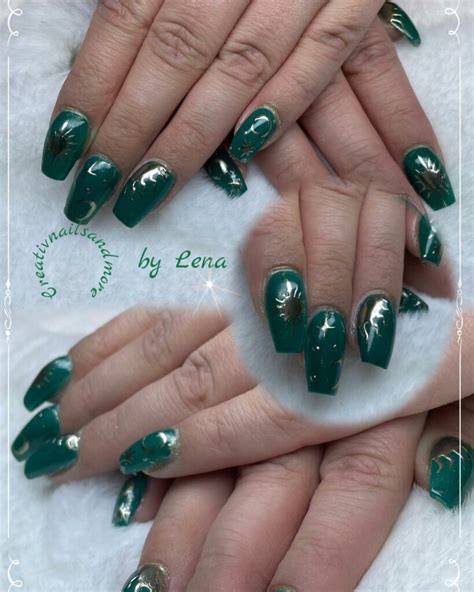 50 Elegant Green And Gold Nails For Any Occasion