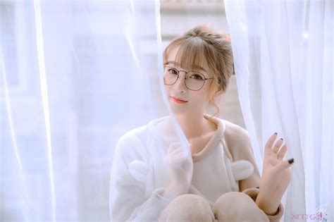 Streamer Lyly Sury nóng bỏng mắt trong bộ ảnh mới