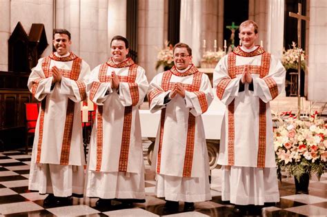 Ordenados diáconos para servir a Igreja na Eucaristia, na Palavra e na ...