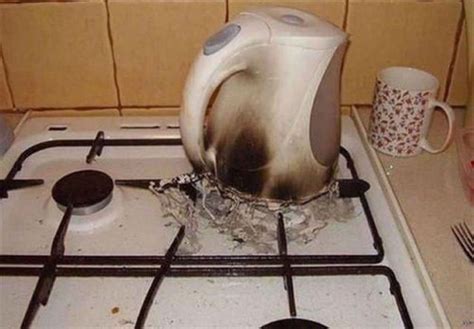 32 Funny Pictures Of Kitchen Disasters 013 - FunCage