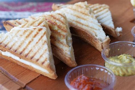 Premium Photo | Sandwich or toast with toasted bread slices