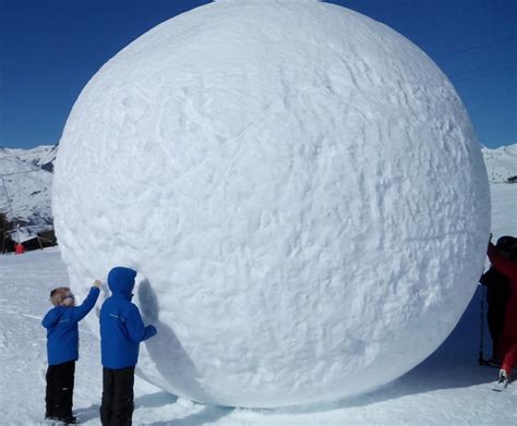 roll  hugest snowball   essential guide