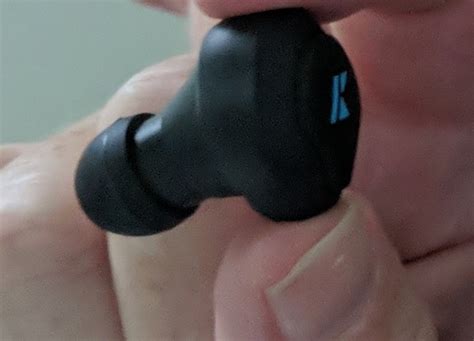 editors blog  wireless ear buds   neat fit weartech design