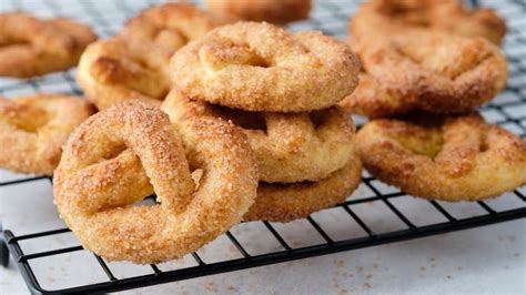 🥨 КРЕНДЕЛЬКИ с сахаром и корицей. Сахарное песочное печенье. Простой ...