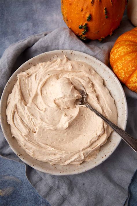 Pumpkin Cream Cheese Frosting (Quick, Creamy, and Perfect for Fall