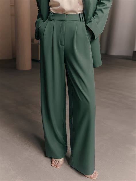 Свободные брюки с защипами :: LICHI - Online fashion store