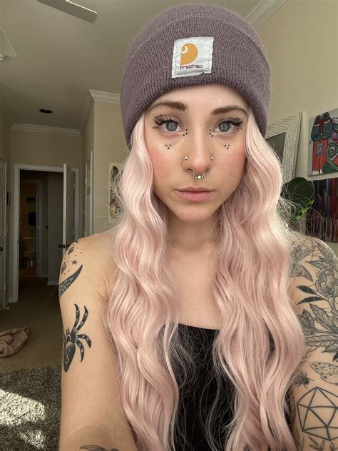 Bri ♡ (@messymerlot) / Twitter