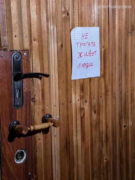 Посетили расселённые Морозовские казармы. Здесь до сих пор живут люди ...