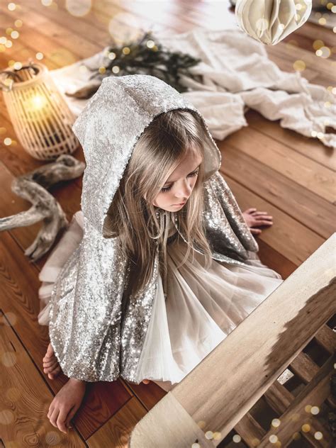 Накидка с капюшоном серебристая заказать в Краснодаре - One Magic Day