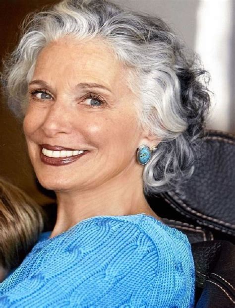 Grooming experts explain the best hair styles for older ladies 14