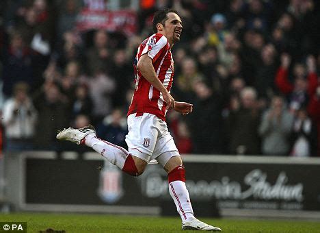 Stoke star Matthew Etherington facing nervy wait over scan on knee ligament injury | Daily Mail ...