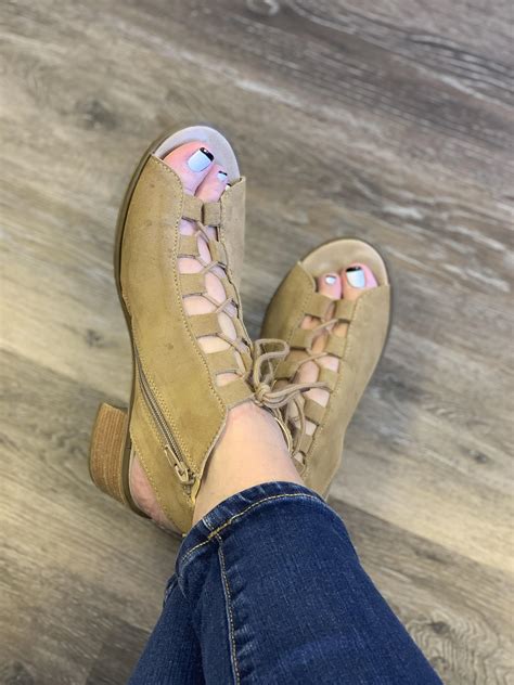 Kind of like office foot bondage in these 😉 | Scrolller