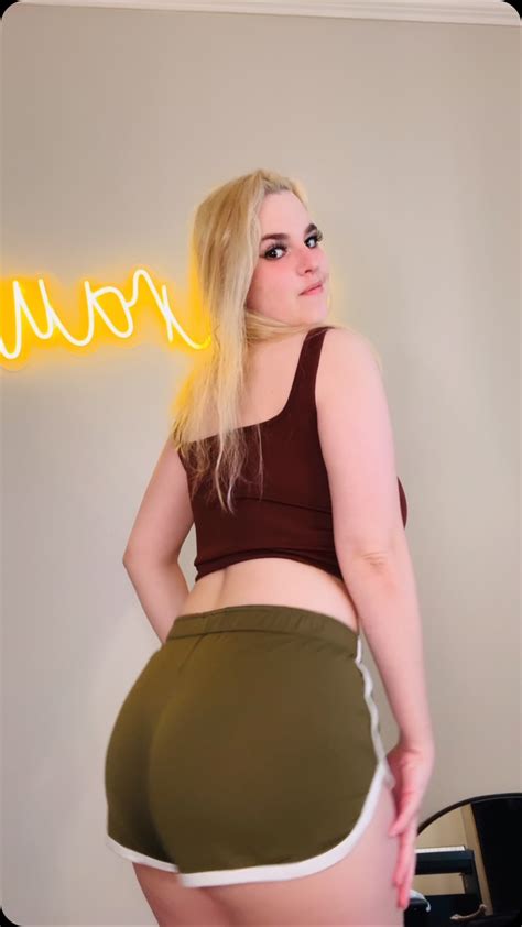 SARAWRcosplay (@justsarawr) • Instagram photos and videos