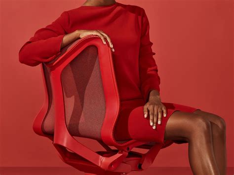The Herman Miller Cosm Tilts Itself Into the Best Position Possible