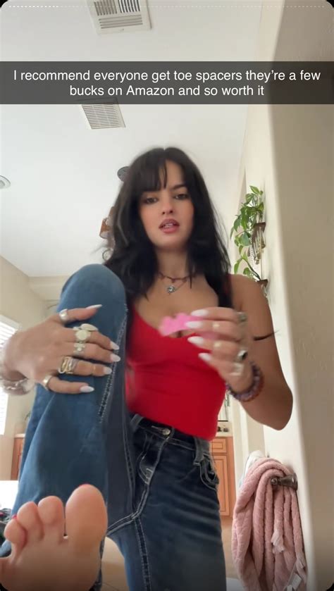 Nina Marie Daniele's feet