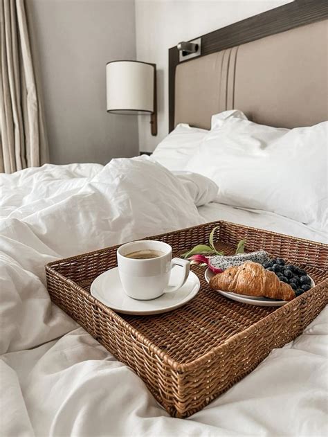 Завтрак в постель | кофе в постель круассан ягоды | breakfast in bed ...
