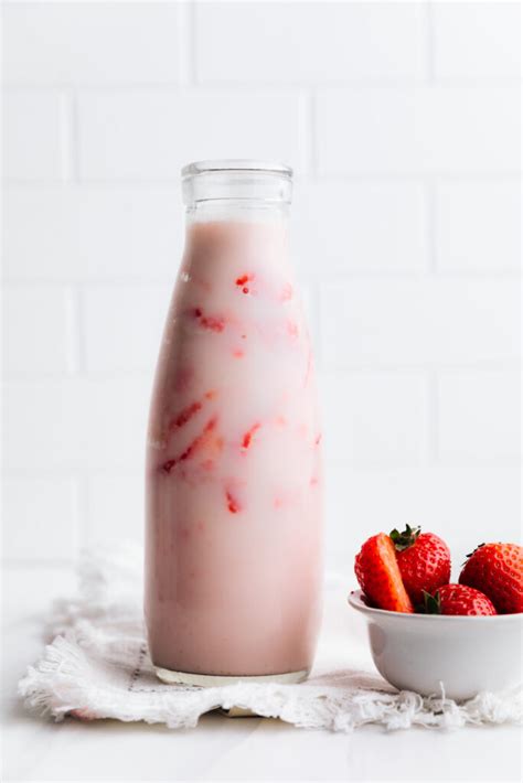 Strawberry Milk (vegan) | The Green Creator