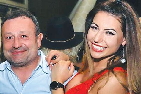 Първа снимка на Димитър Рачков и Виктория като влюбени от Малдивите ...